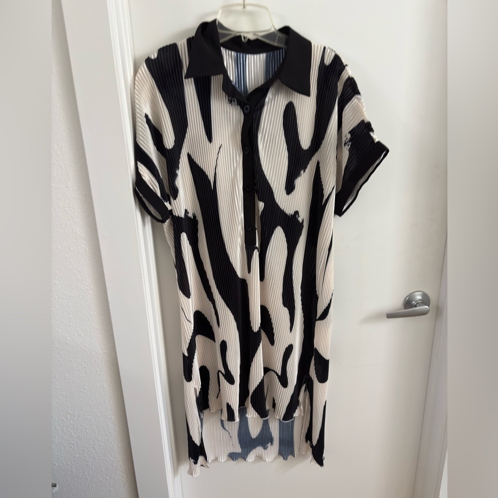 Black and white pleated dress